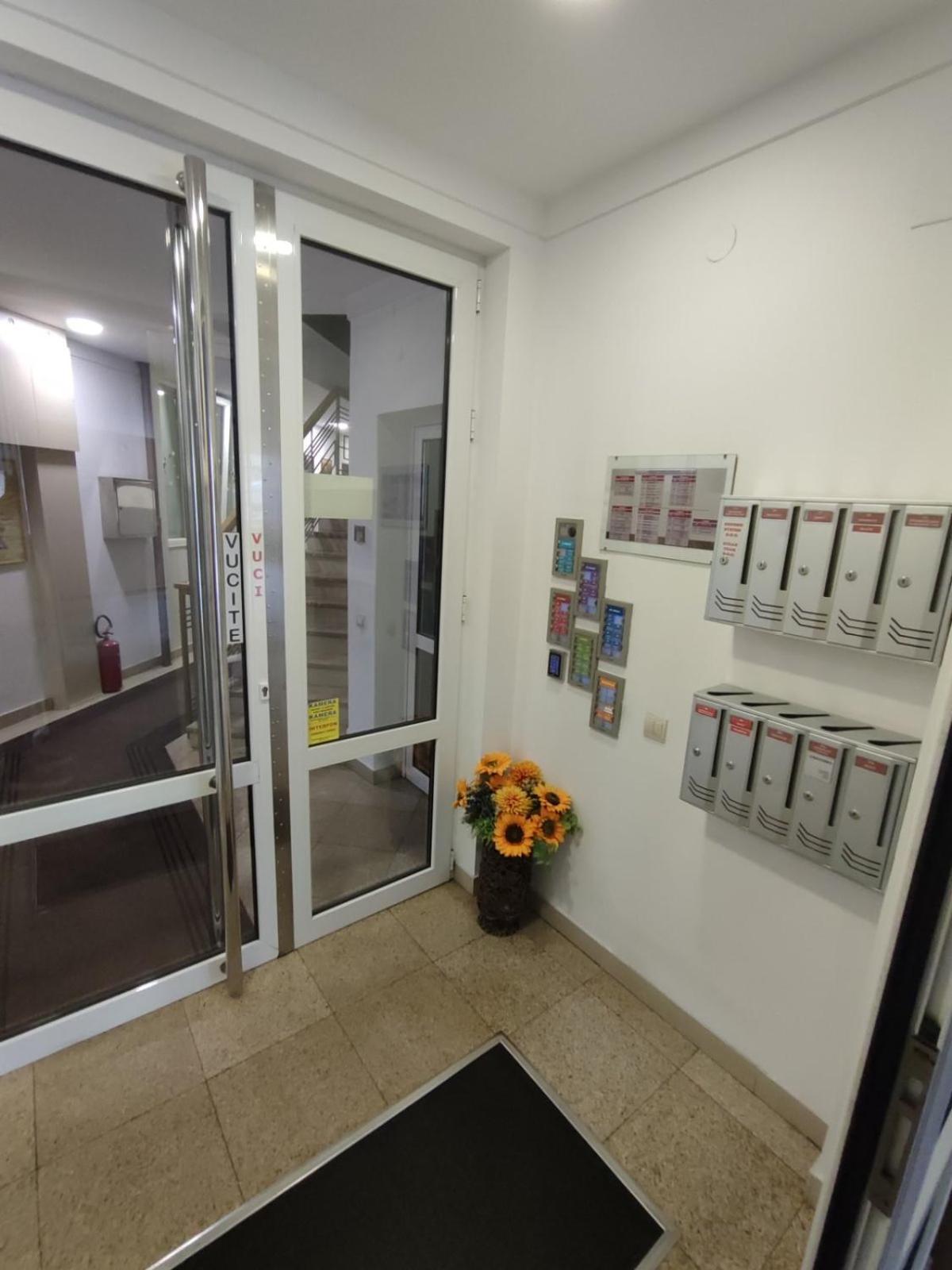 Apartamento City Lights Lux Belgrado Exterior foto